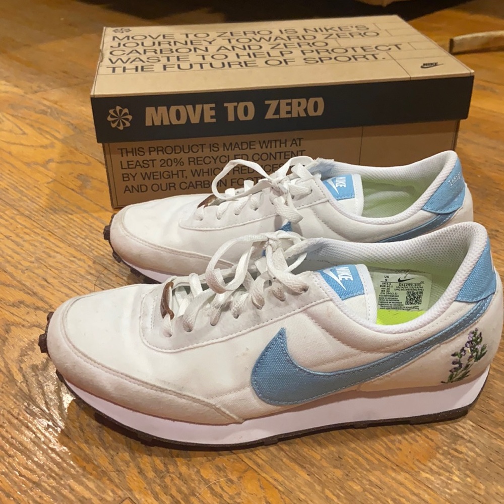 Nike Day Break Indigo MOVE TO ZERO sneakers white and blue w/floral embroidery